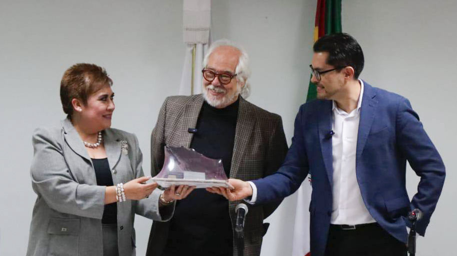 Por su destacada labor en la creación de contenidos de calidad y con valores que han sido fundamentales para enriquecer la oferta cultural y social del estado, el Sistema de Radio y Televisión de Hidalgo (RTH) recibió un reconocimiento a cargo de La Red de Radiodifusoras y Televisoras Educativas y Culturales de México A. C.