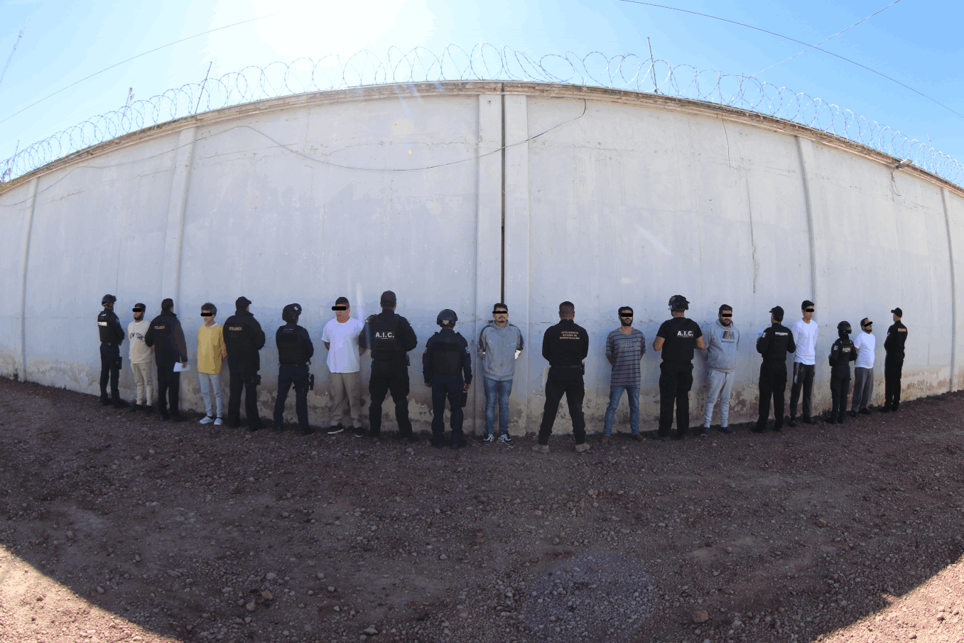 Detenidos por autoridades, presuntos responsables de actos criminales